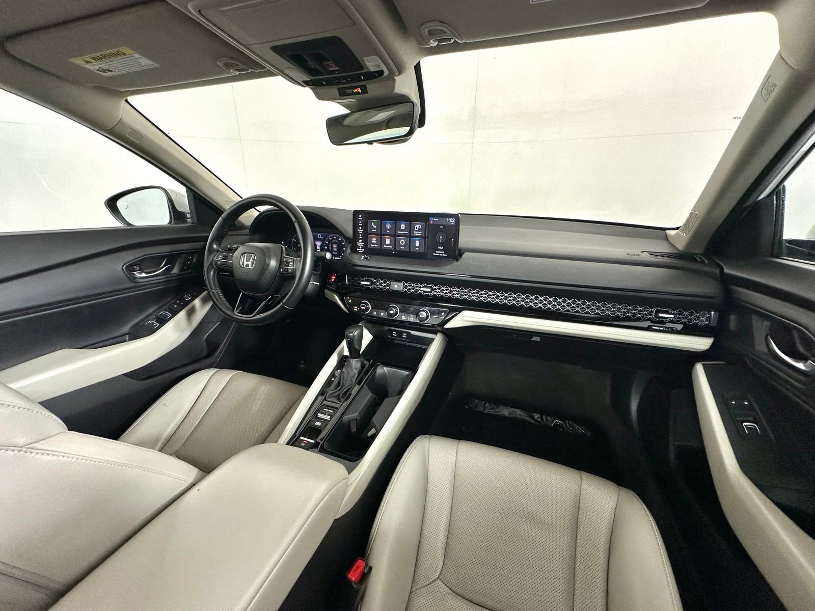 Used 2023 Honda Accord EX-L image 2