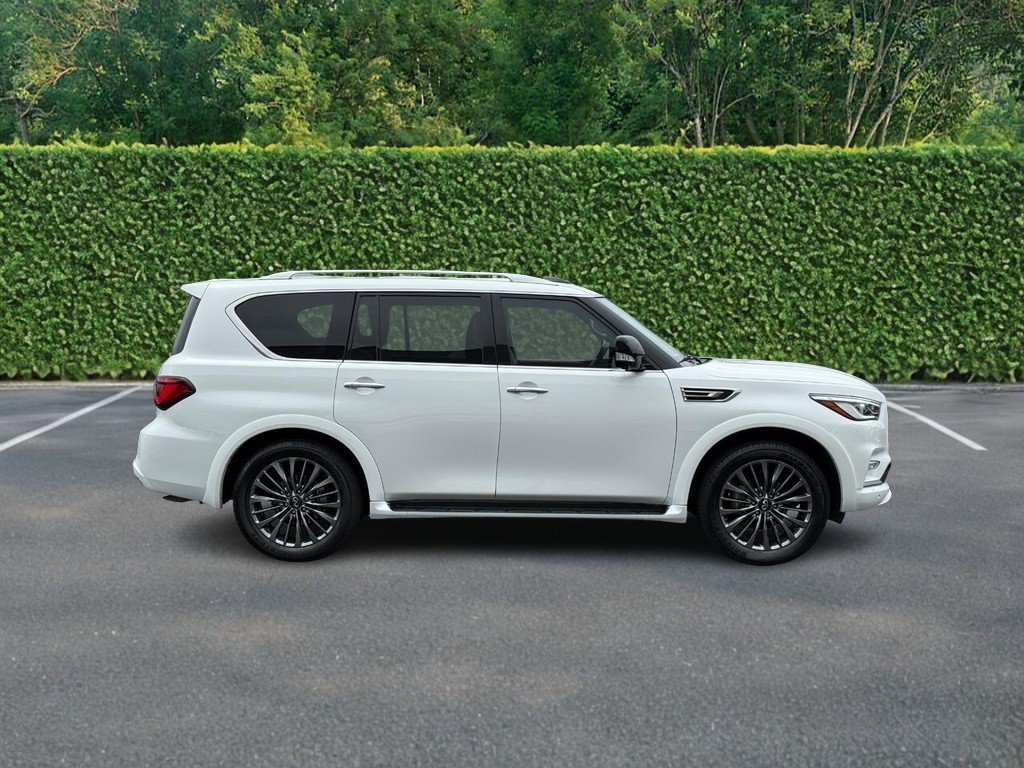 Used 2022 INFINITI QX80 Premium Select w/ Cargo Package RWD image 2
