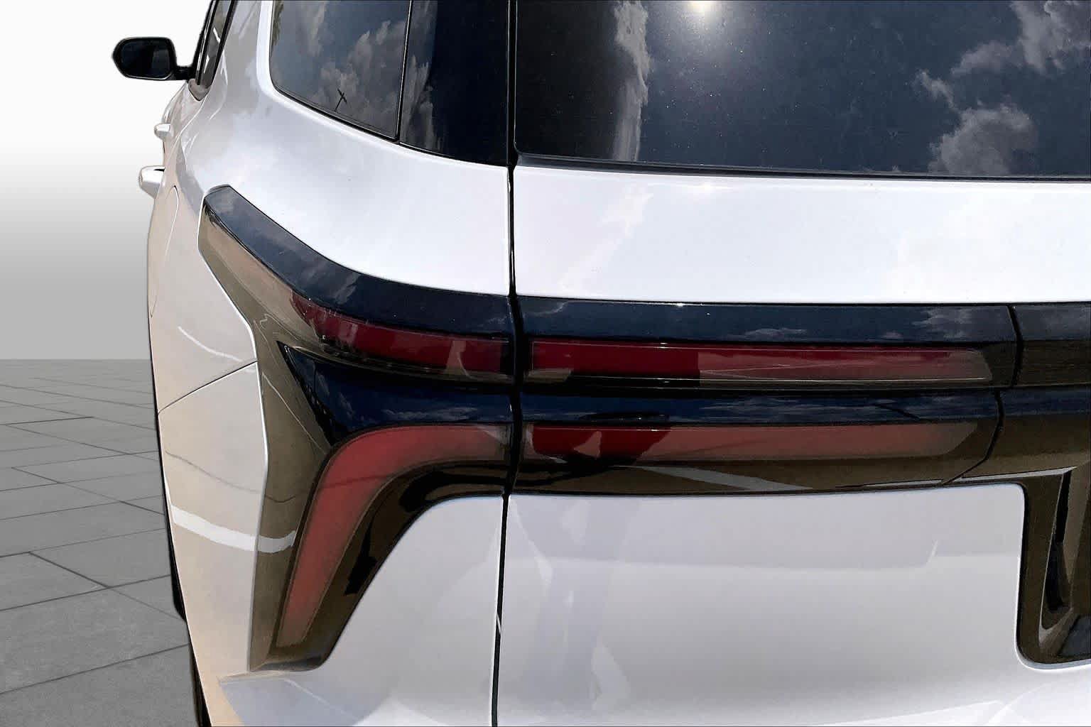 New 2026 Chevrolet Traverse LT w/ Driver Confidence Package FWD image 14