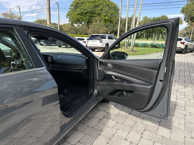 Used 2025 Hyundai Elantra SEL FWD image 23