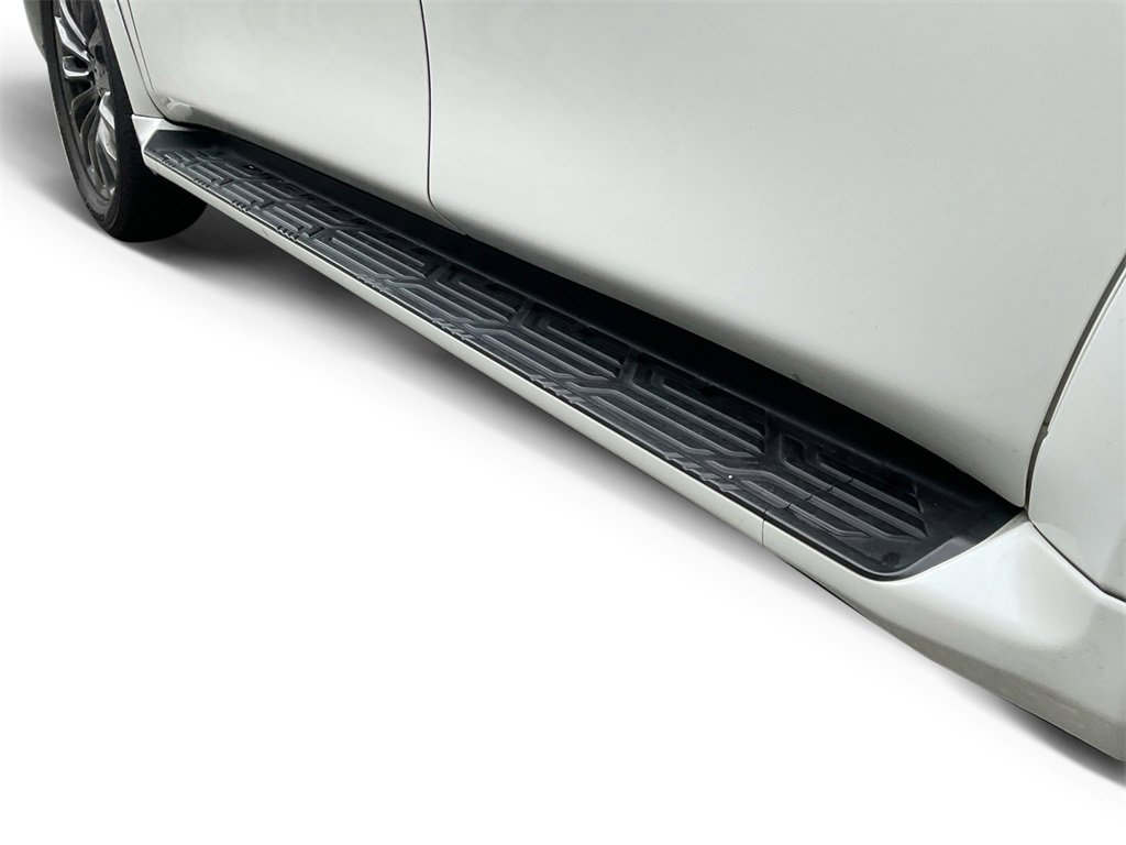 Used 2023 Nissan Armada Platinum w/ Captain's Chairs Package image 18