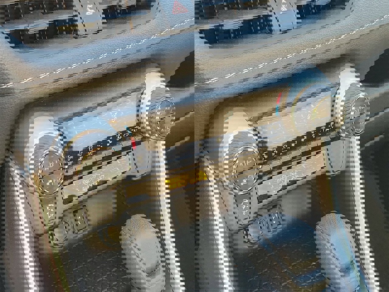 Used 2020 Toyota RAV4 XLE image 28