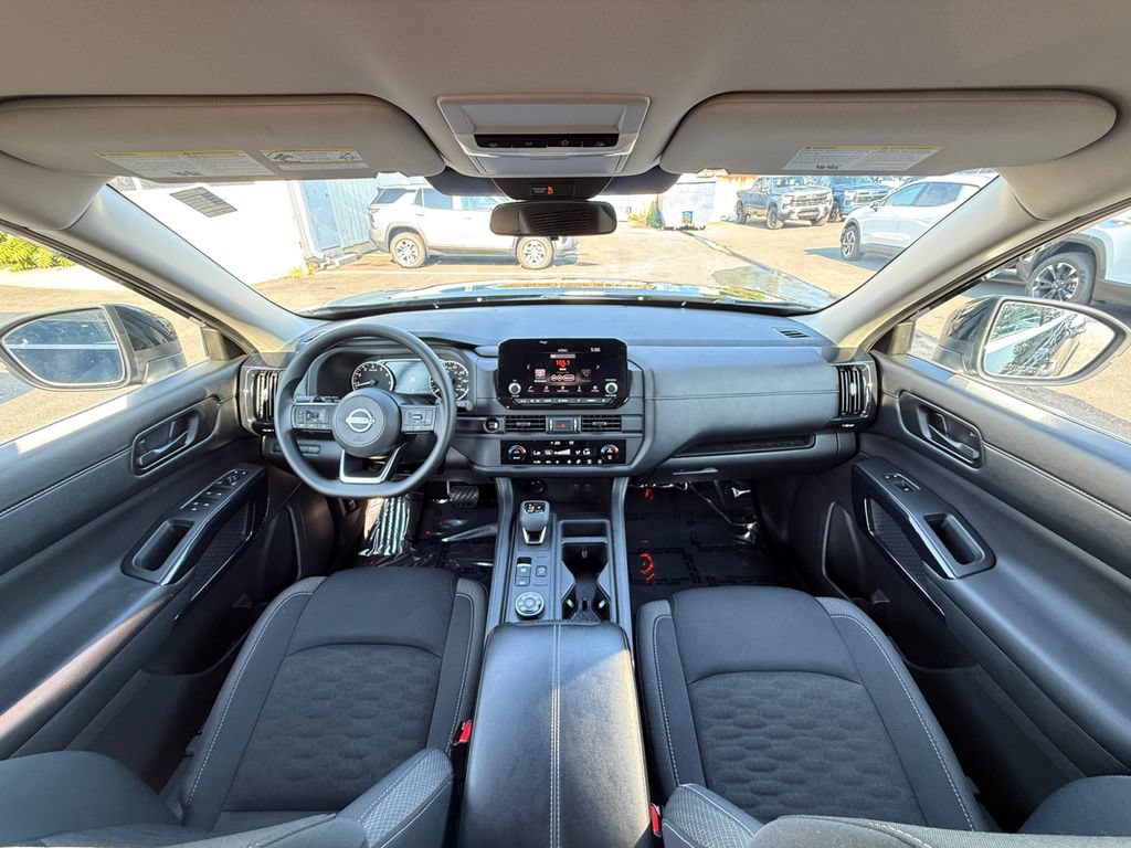 Used 2025 Nissan Pathfinder S AWD/4WD image 21
