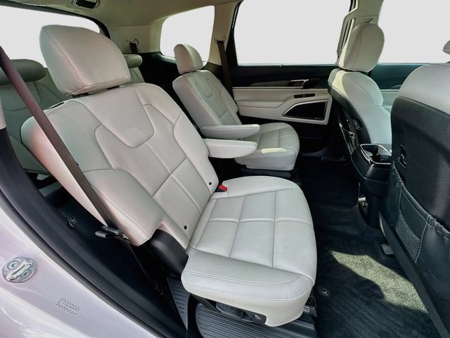 Used 2025 Kia Telluride EX w/ EX Captain's Chair Package AWD/4WD image 29