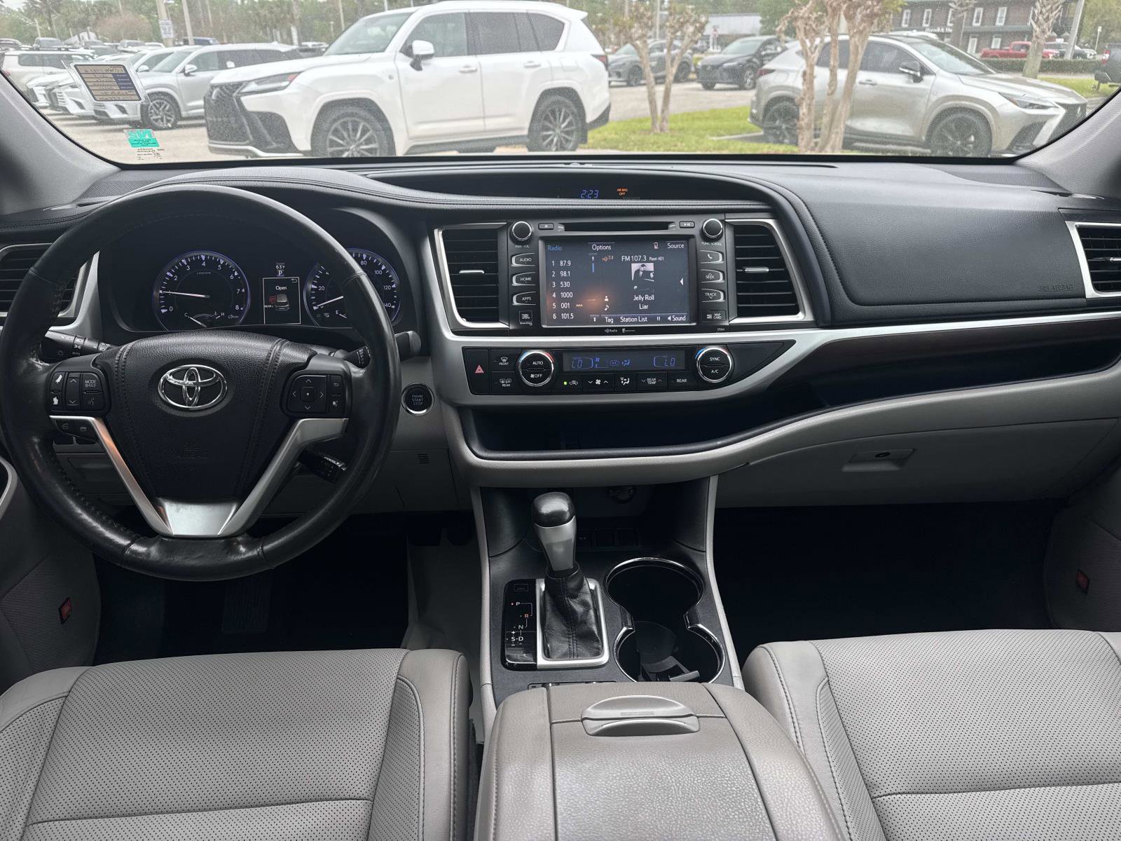 Used 2014 Toyota Highlander Limited image 18