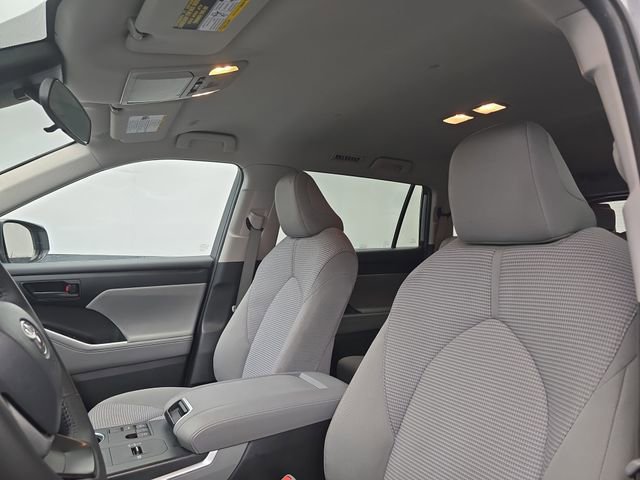 Used 2024 Toyota Highlander LE image 40