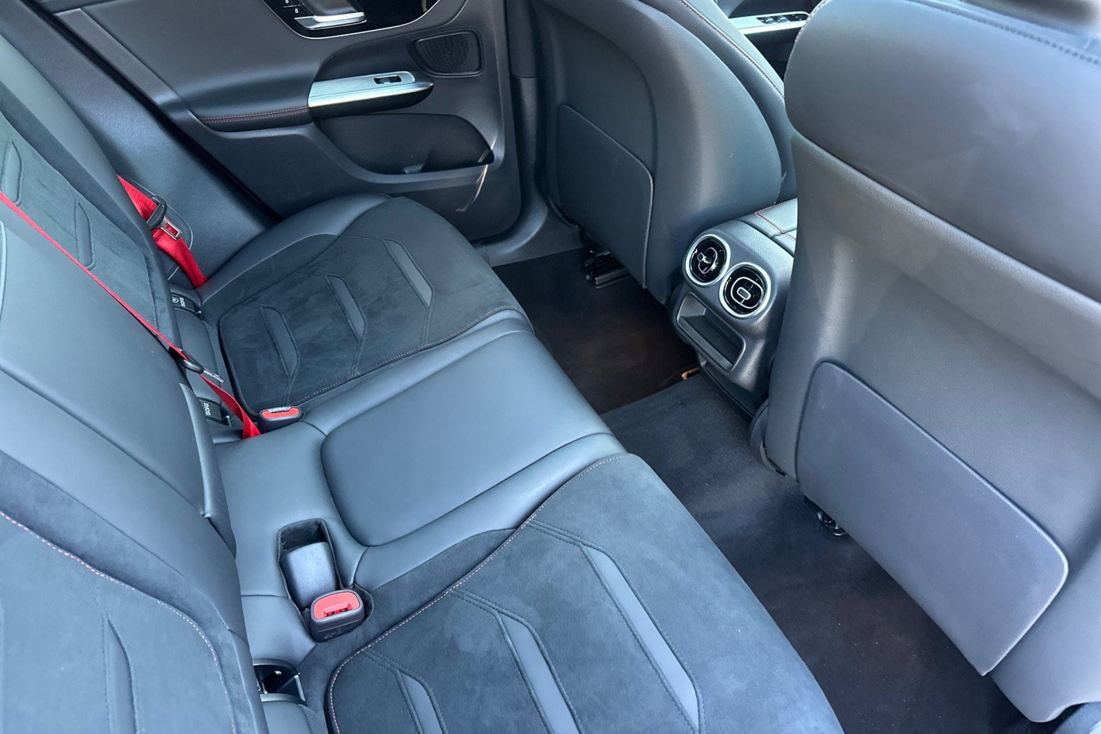 Used 2024 Mercedes-Benz GLC 43 AMG 4MATIC image 30