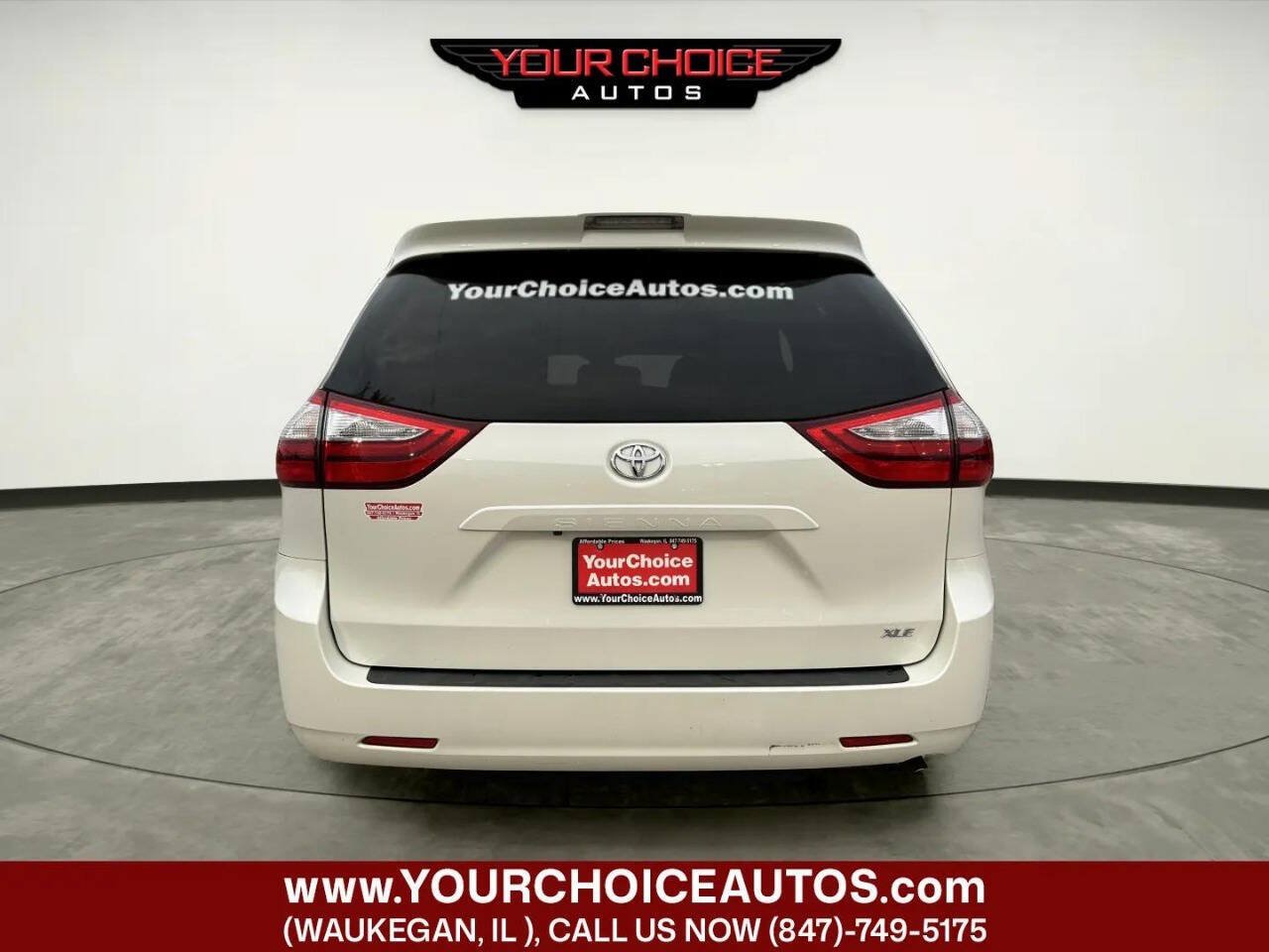 Used 2018 Toyota Sienna XLE FWD image 3