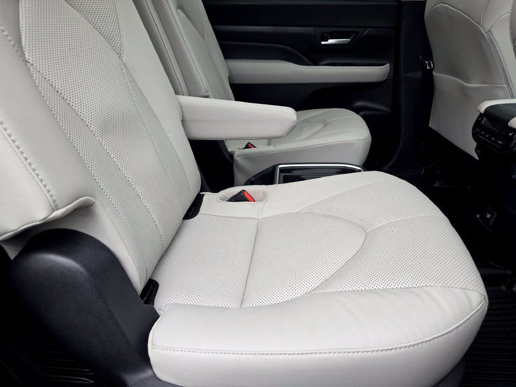 Used 2026 Toyota Grand Highlander AWD image 14