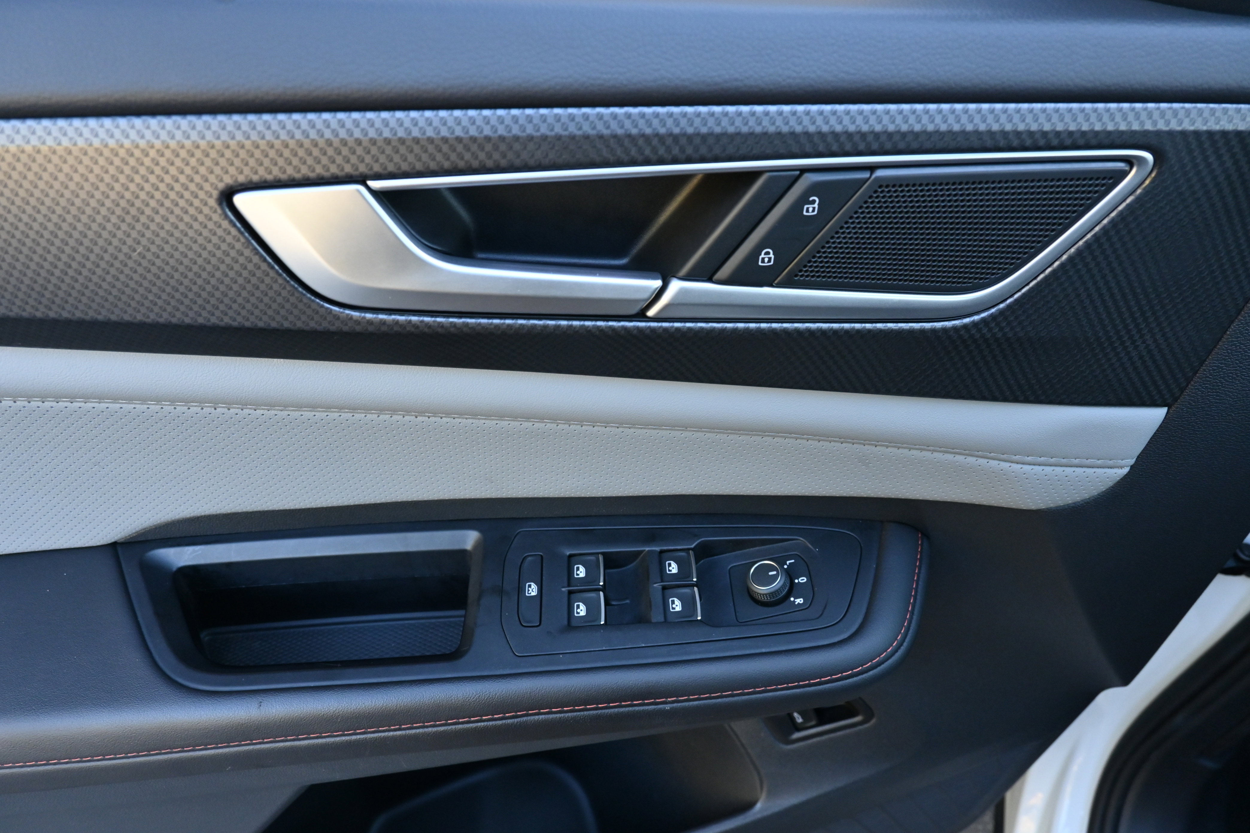 Used 2025 Volkswagen Atlas Peak Edition SE image 16