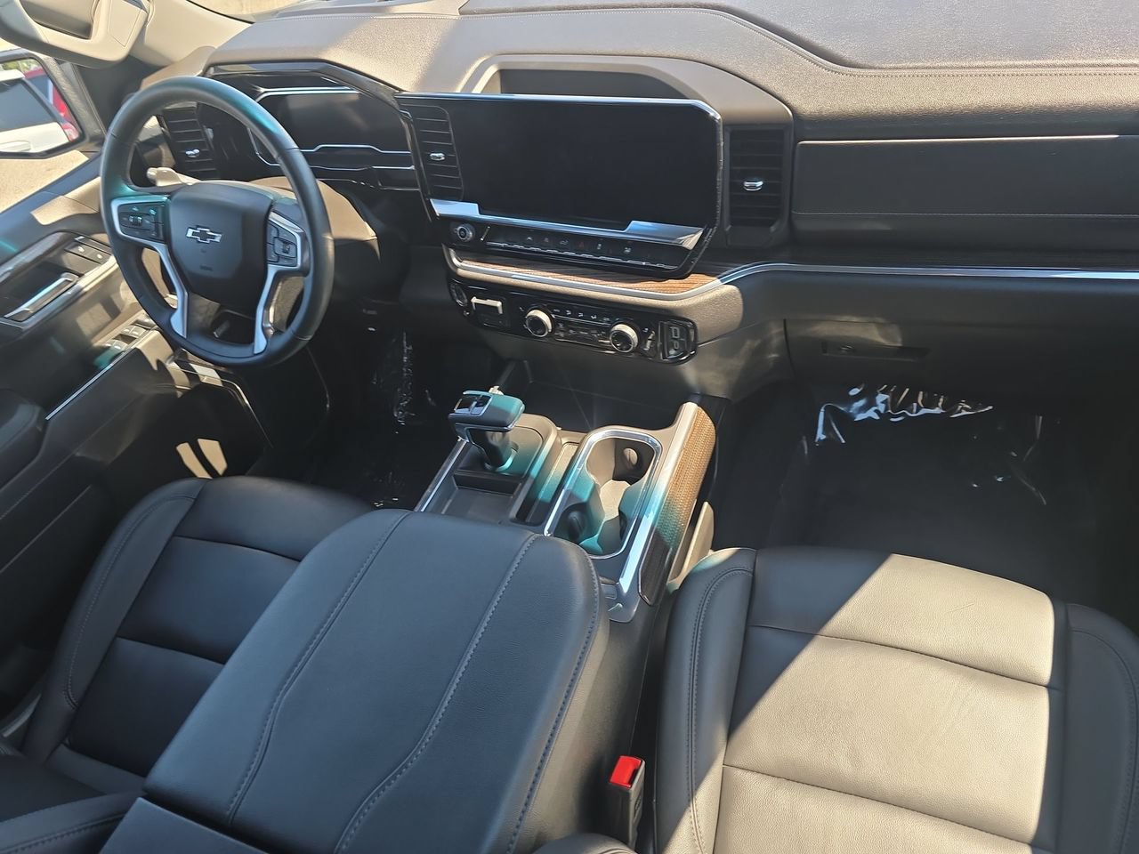 Certified 2025 Chevrolet Silverado 1500 RST w/ Redline Edition AWD/4WD image 31