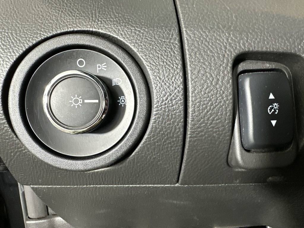 Used 2016 Ford Taurus SHO image 19
