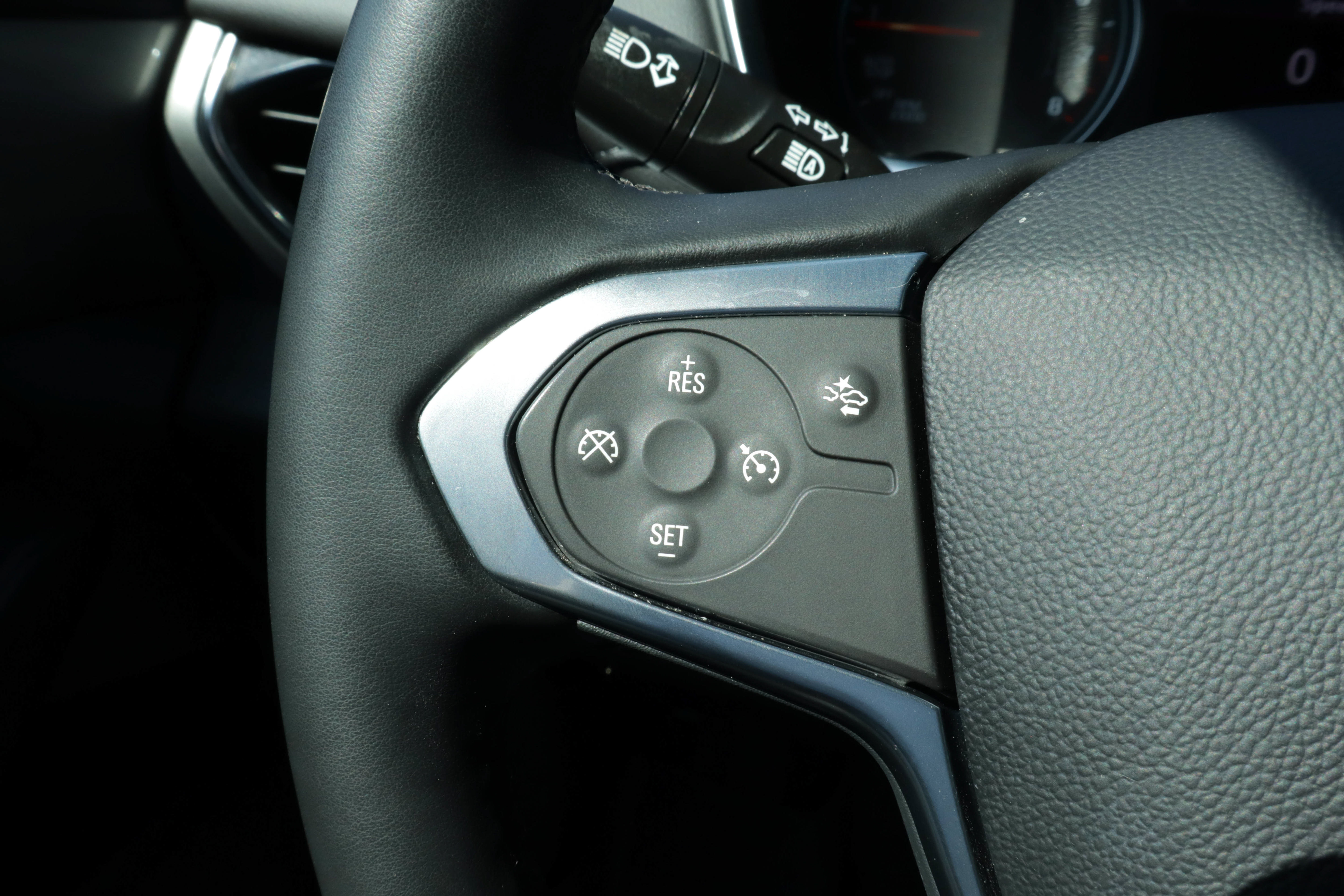 Used 2023 Chevrolet Traverse LT FWD image 27