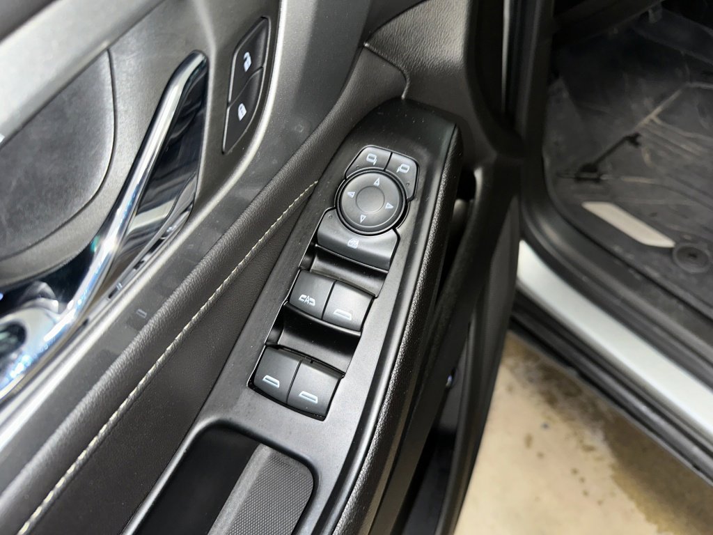 Used 2023 Chevrolet Traverse LT w/ LPO, Floor Liner Package image 5