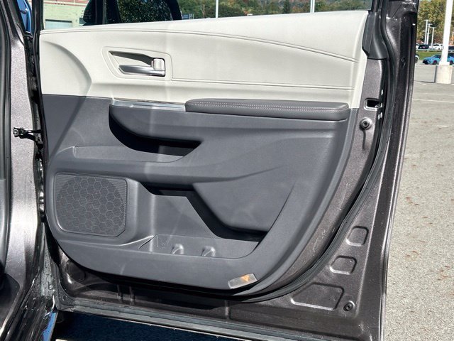 Used 2022 Toyota Sienna XLE AWD/4WD image 40