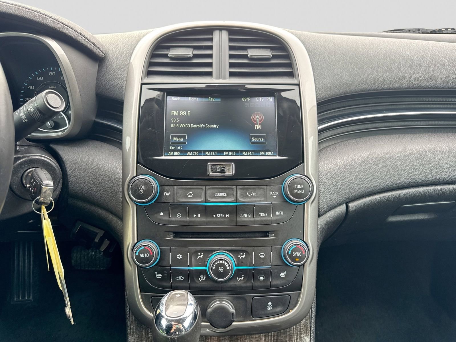 Used 2015 Chevrolet Malibu LT w/ Leather Package FWD image 27