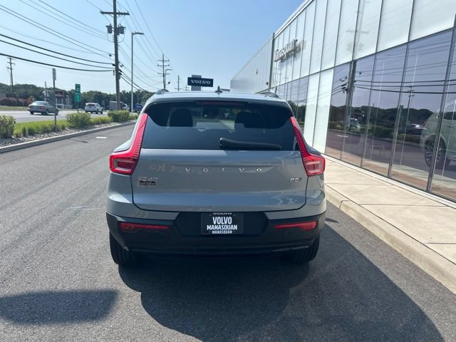 Used 2024 Volvo XC40 B5 Core AWD/4WD image 4