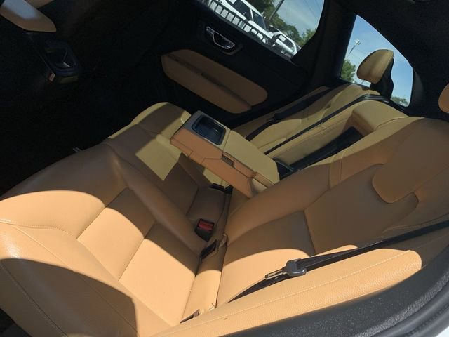 Used 2018 Volvo XC60 T6 Momentum w/ Convenience Package AWD/4WD image 10