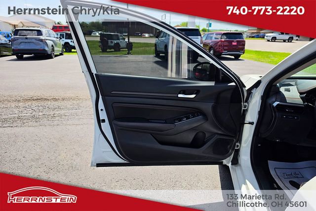 Used 2022 Nissan Altima 2.5 SR w/ Midnight Edition Package AWD/4WD image 14