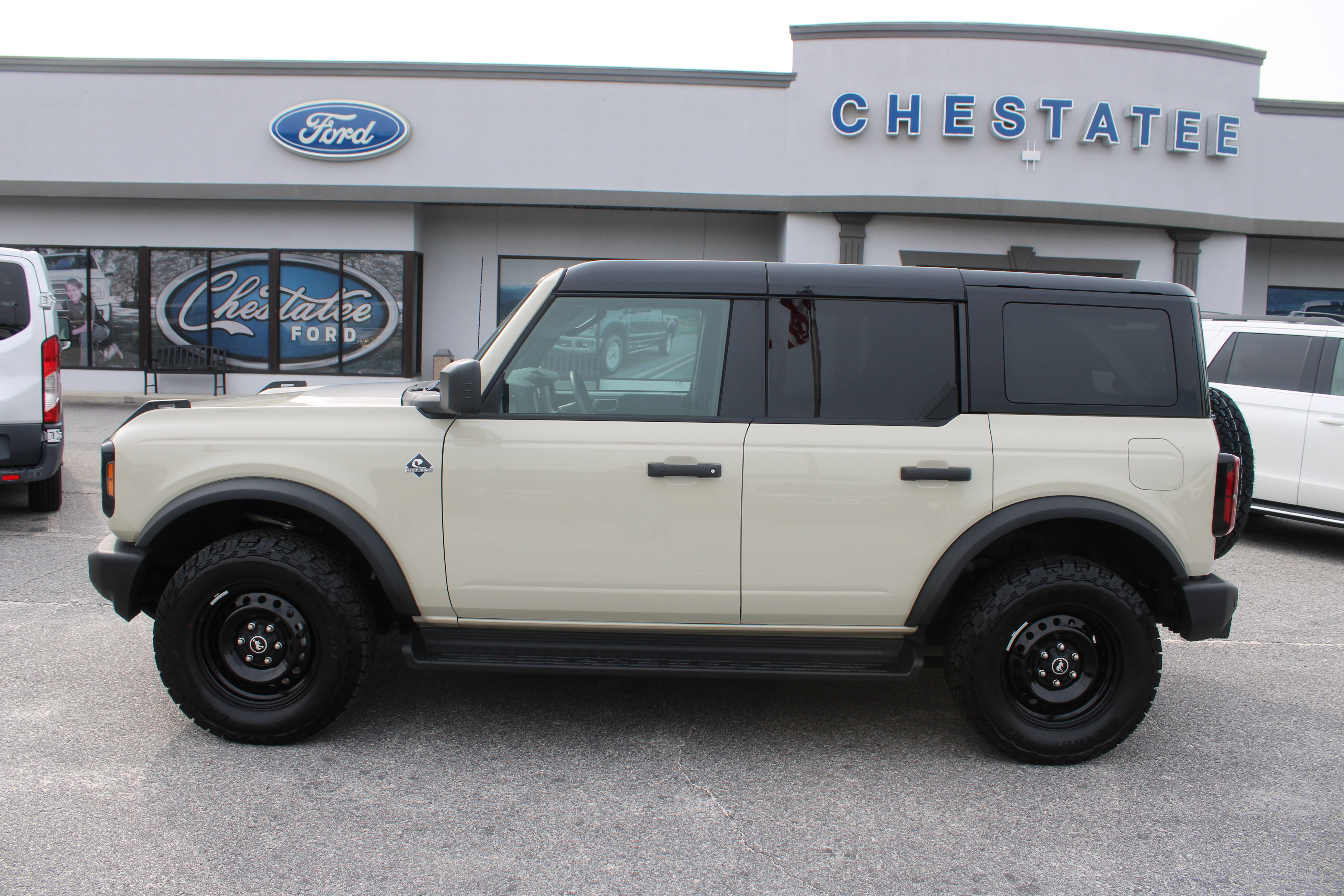 Used 2026 Ford Bronco Outer Banks AWD/4WD image 1