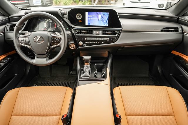 Used 2025 Lexus ES 350 w/ Accessory Package (Z2) FWD image 13
