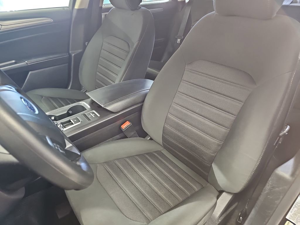 Used 2020 Ford Fusion SE FWD image 14