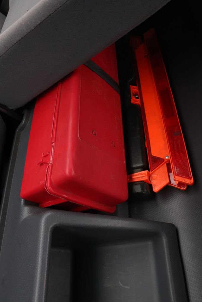 Used 2020 Isuzu NPR image 15