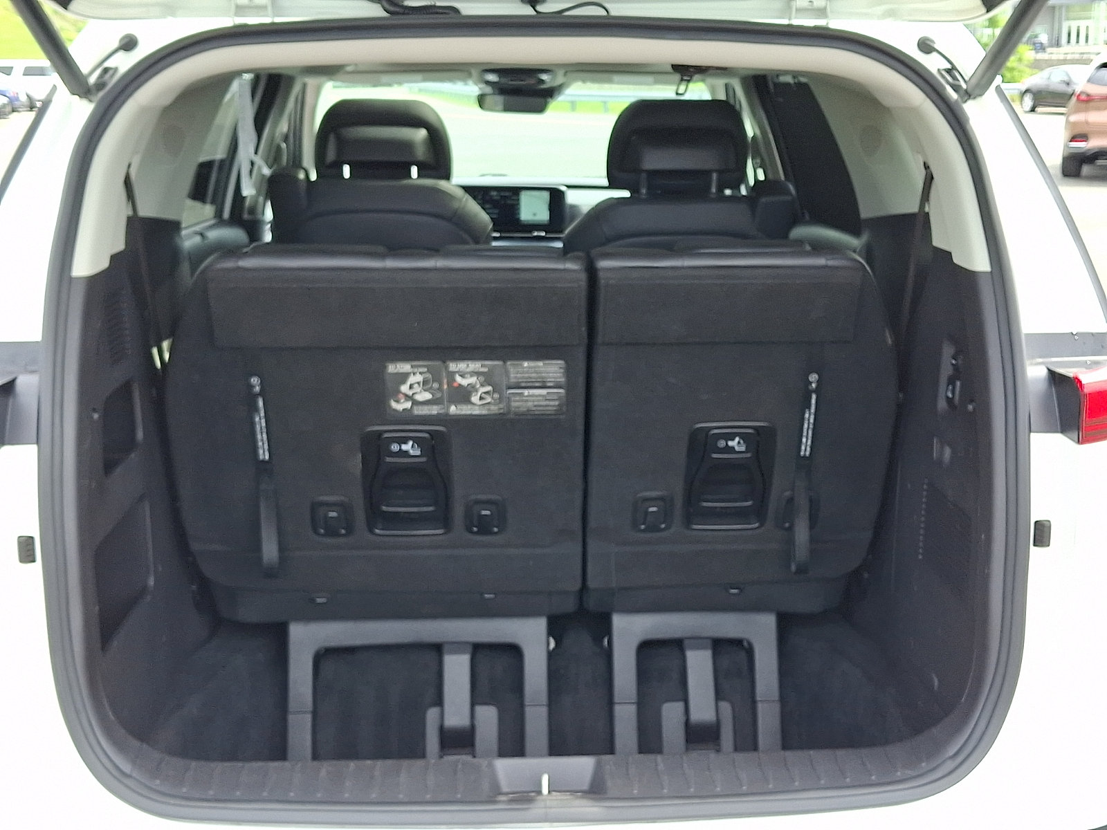 Used 2023 Kia Carnival SX Prestige FWD image 32