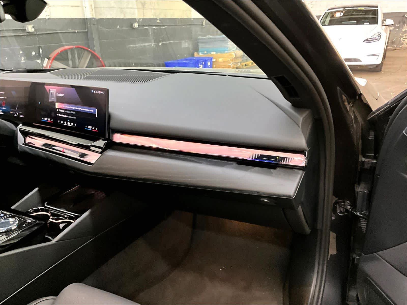 Used 2024 BMW i5 eDrive40i w/ Executive Package RWD image 18