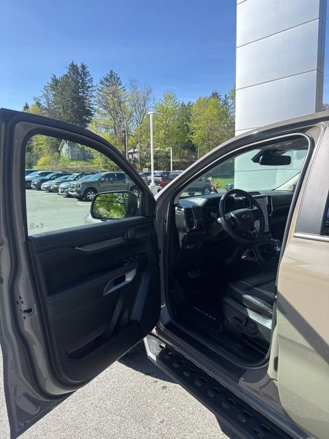 Used 2025 Ford Ranger Lariat w/ Advanced Towing Package AWD/4WD image 15
