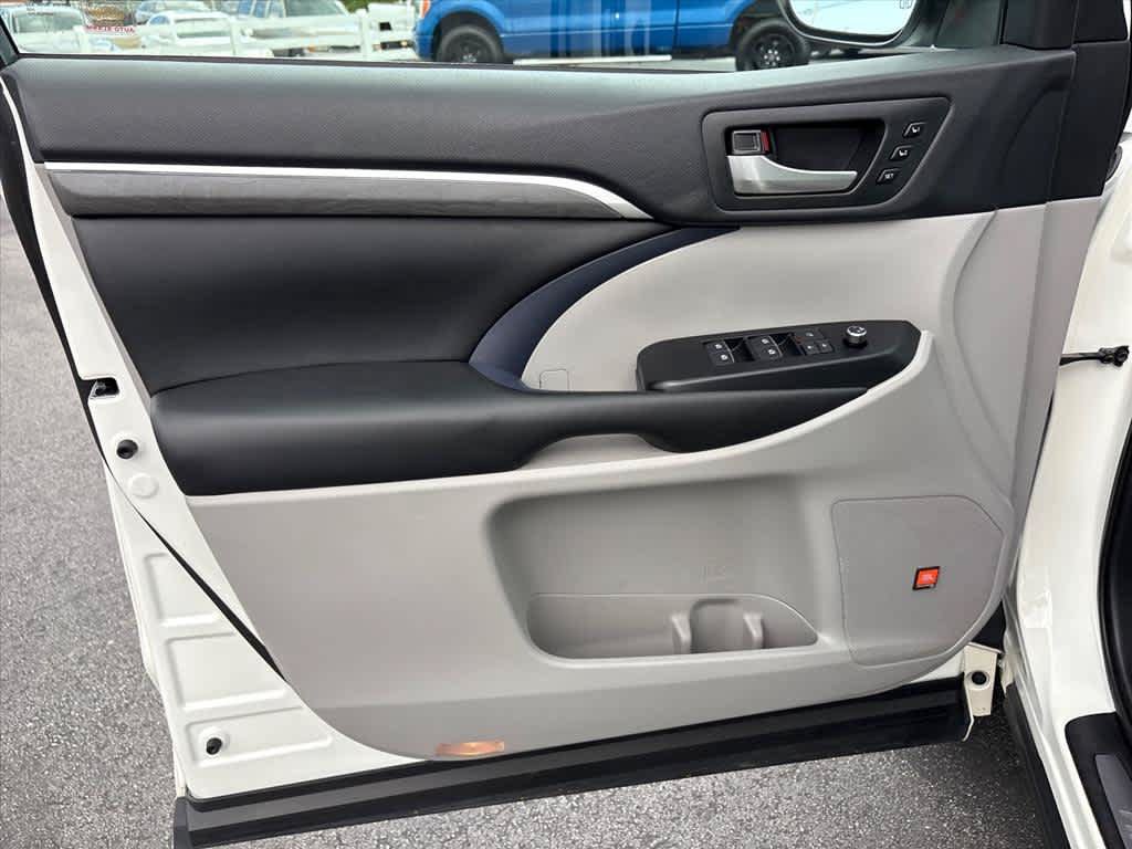 Used 2019 Toyota Highlander Limited AWD/4WD image 20
