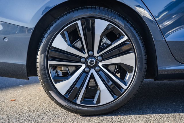 Certified 2023 Volvo S60 B5 Ultimate w/ Climate Package image 17