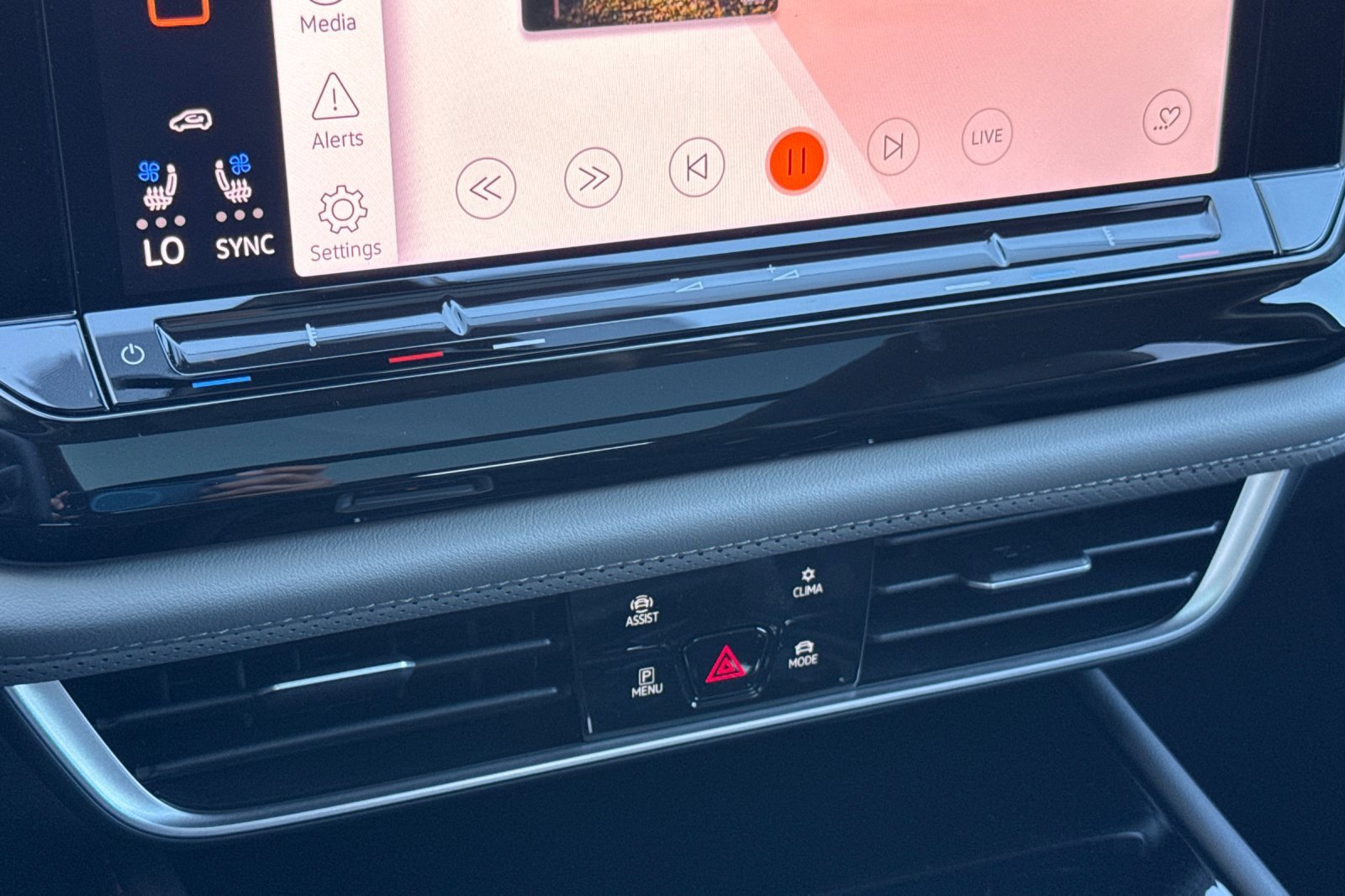 New 2025 Volkswagen Atlas Peak Edition SE image 21