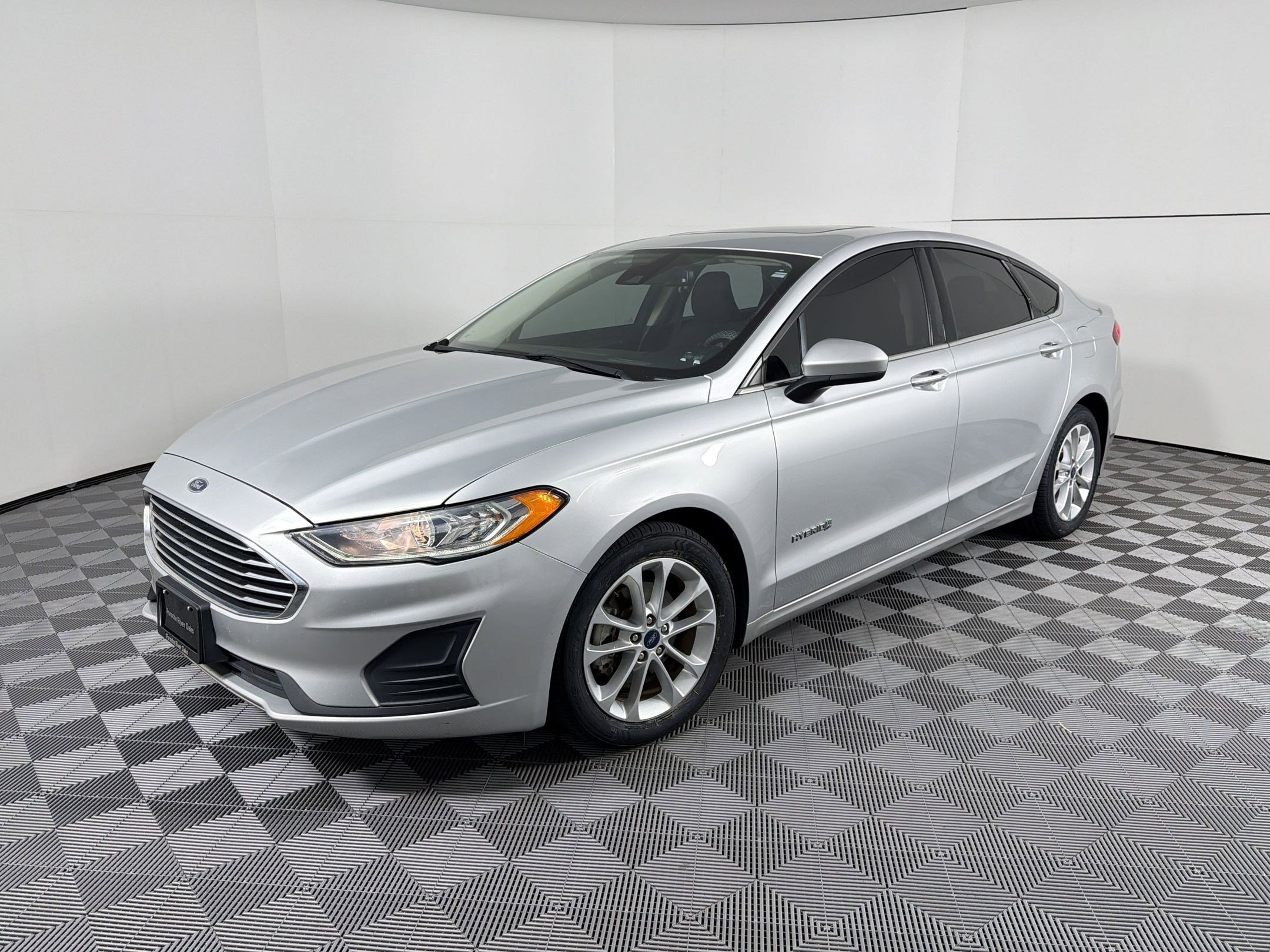 Used 2019 Ford Fusion SE image 1