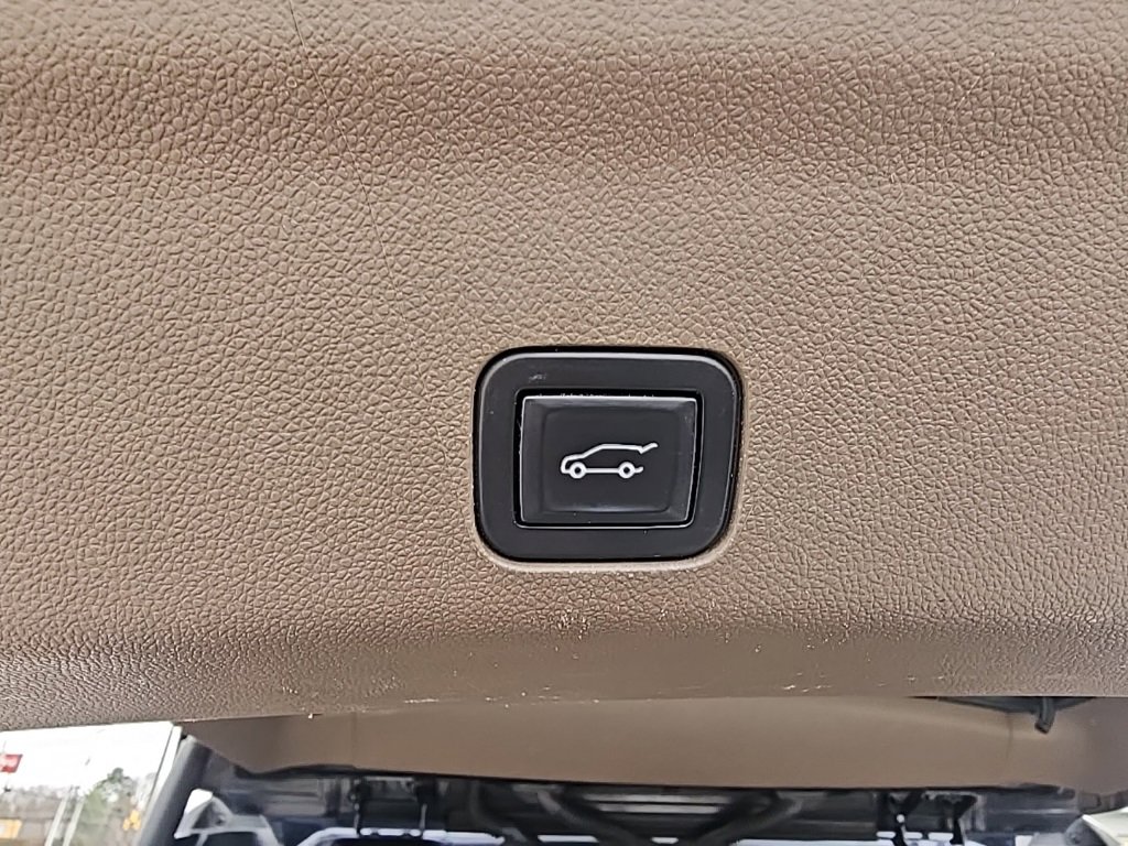 Used 2022 GMC Yukon XL Denali w/ Denali Ultimate Package image 7