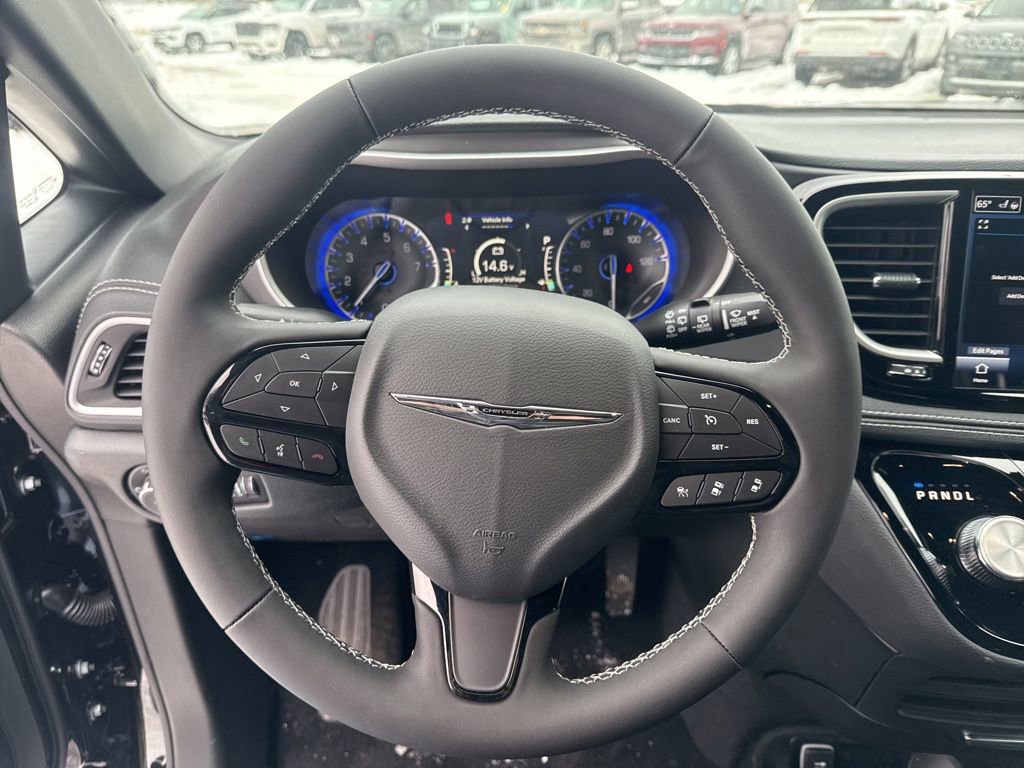 New 2026 Chrysler Pacifica Select image 10