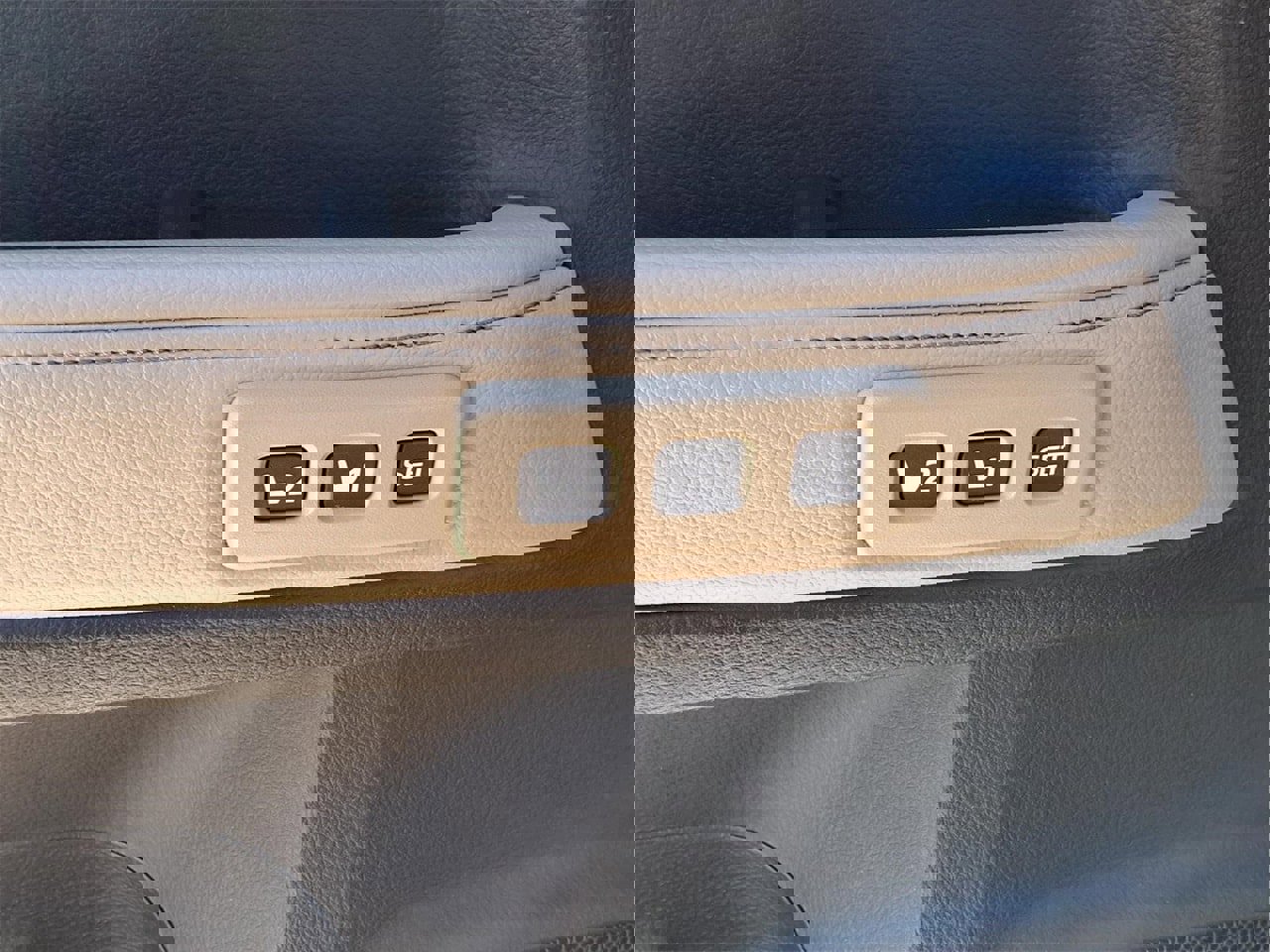 Used 2016 Toyota 4Runner Limited w/ Convenience Package image 15