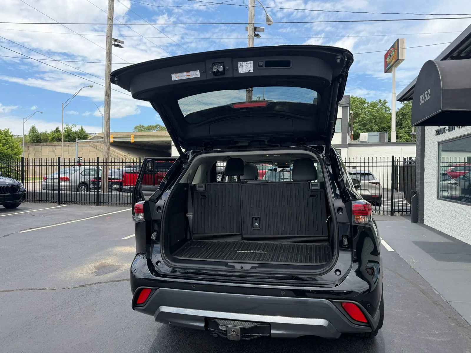Used 2022 Toyota Highlander Limited AWD/4WD image 10
