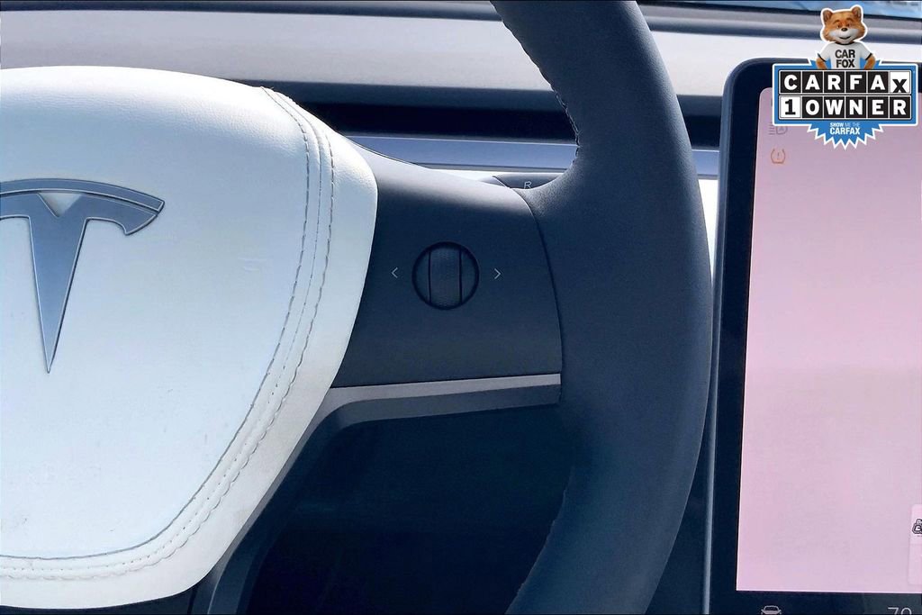 Used 2023 Tesla Model Y Performance image 17