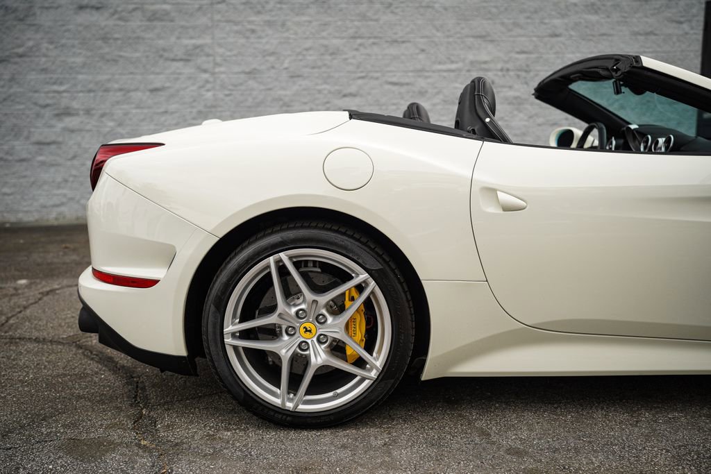Used 2016 Ferrari California T image 17