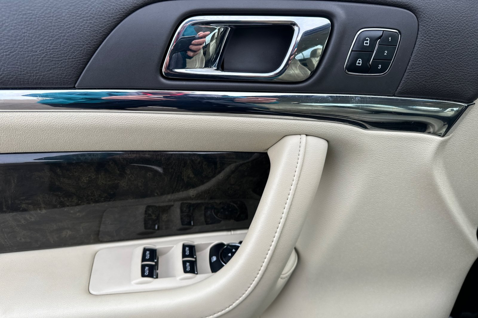 Used 2014 Lincoln MKS w/ Equipment Group 101A image 10