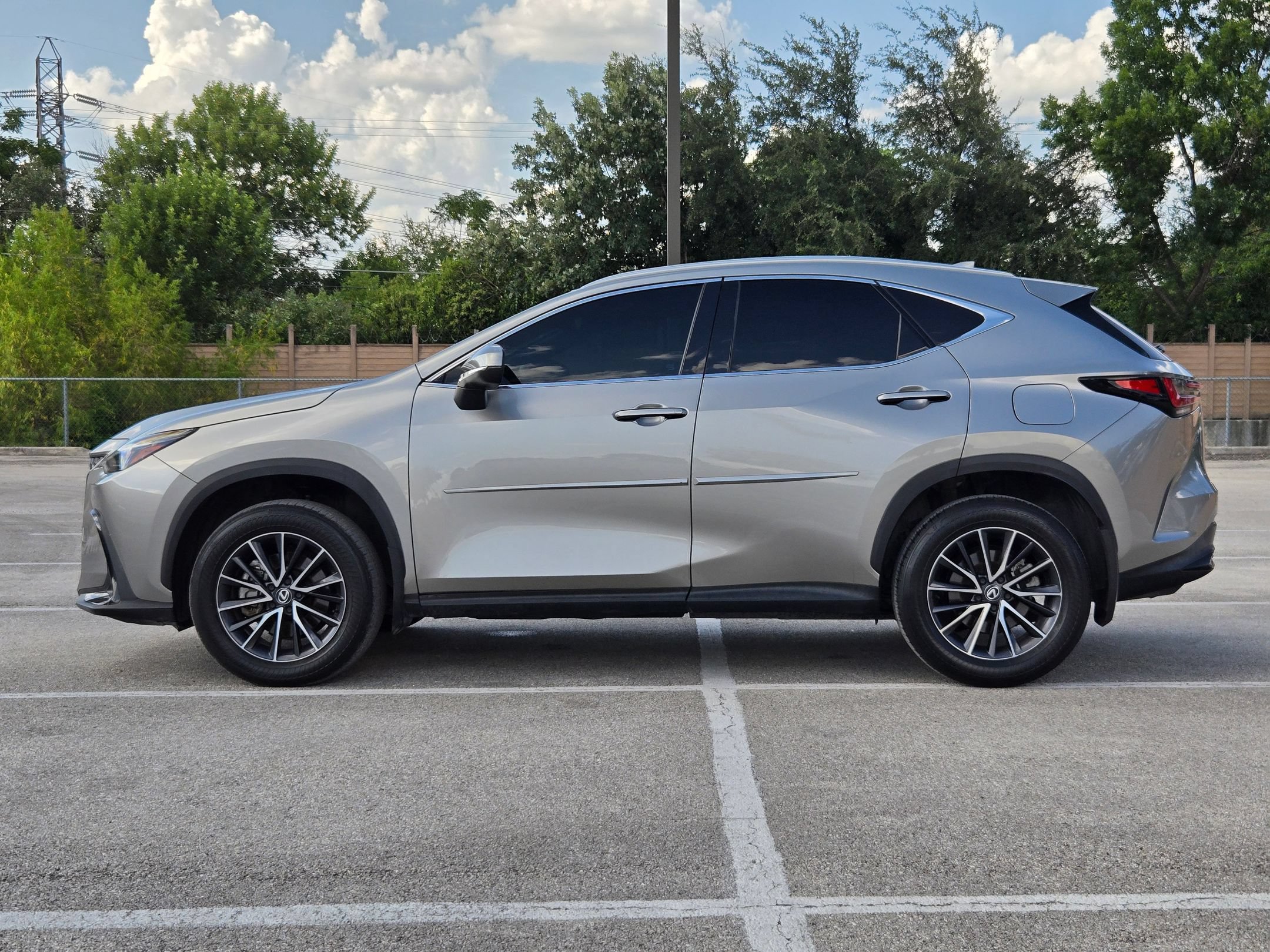 Used 2024 Lexus NX 250 FWD w/ Towing Package (2000 Lbs) image 6