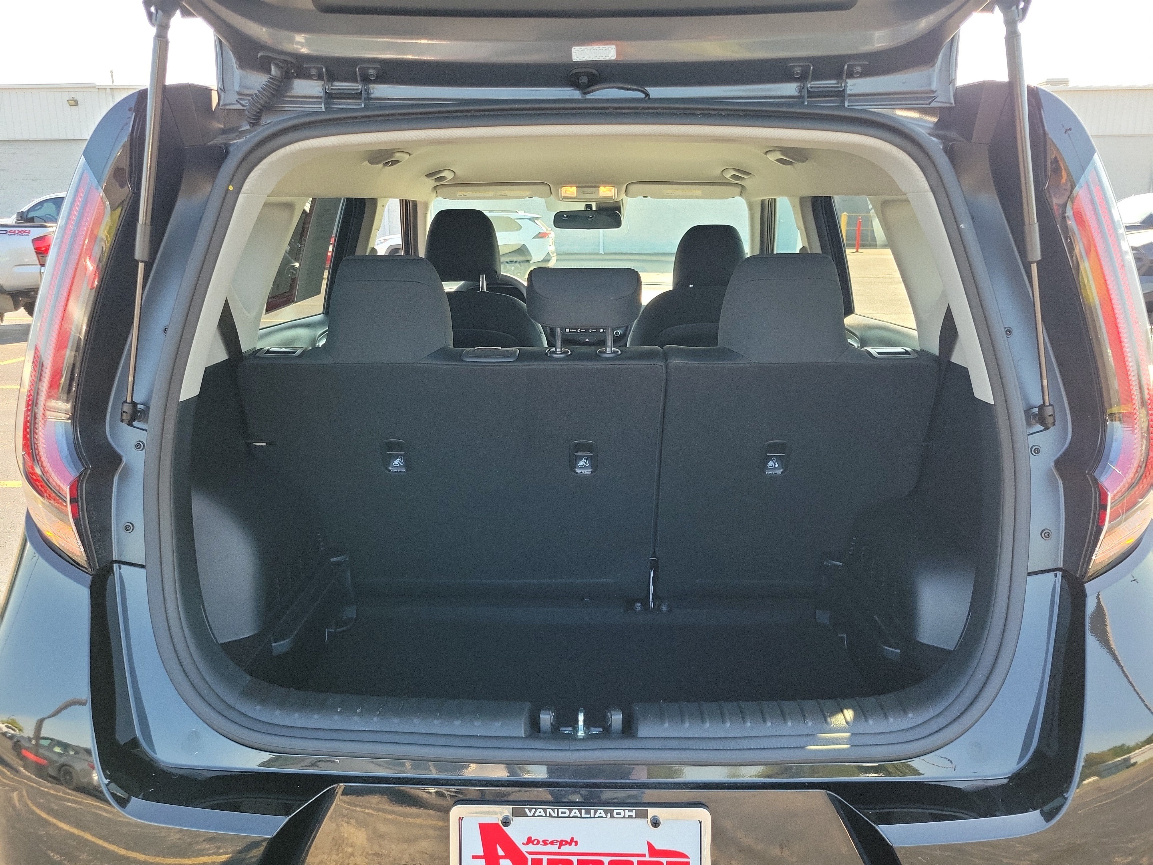 Used 2025 Kia Soul LX FWD image 8