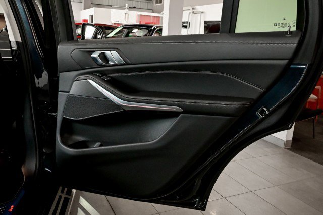 Used 2022 BMW X7 xDrive40i w/ Premium Package image 27