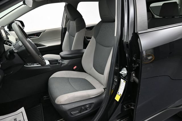 Used 2021 Toyota RAV4 XLE FWD image 11