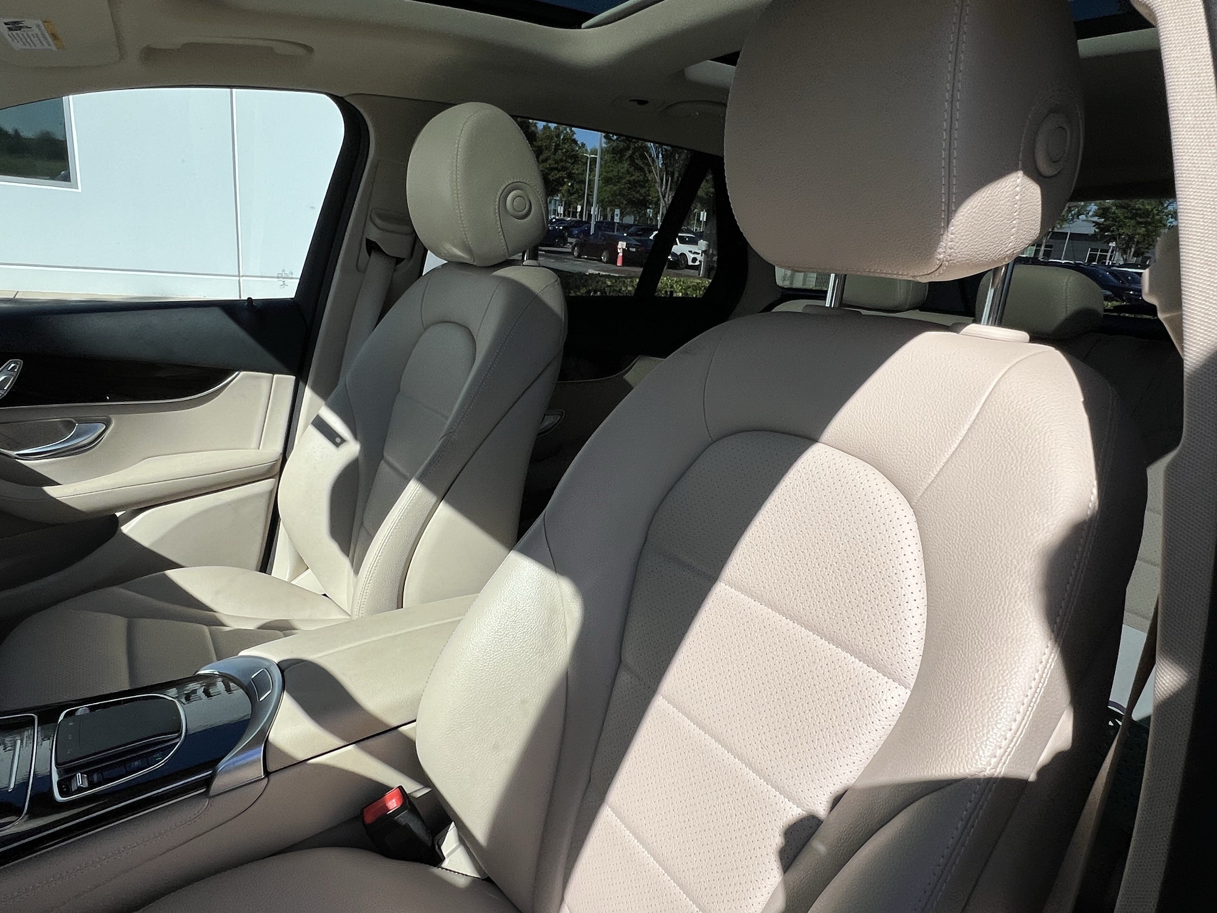 Used 2020 Mercedes-Benz GLC 300 4MATIC image 16