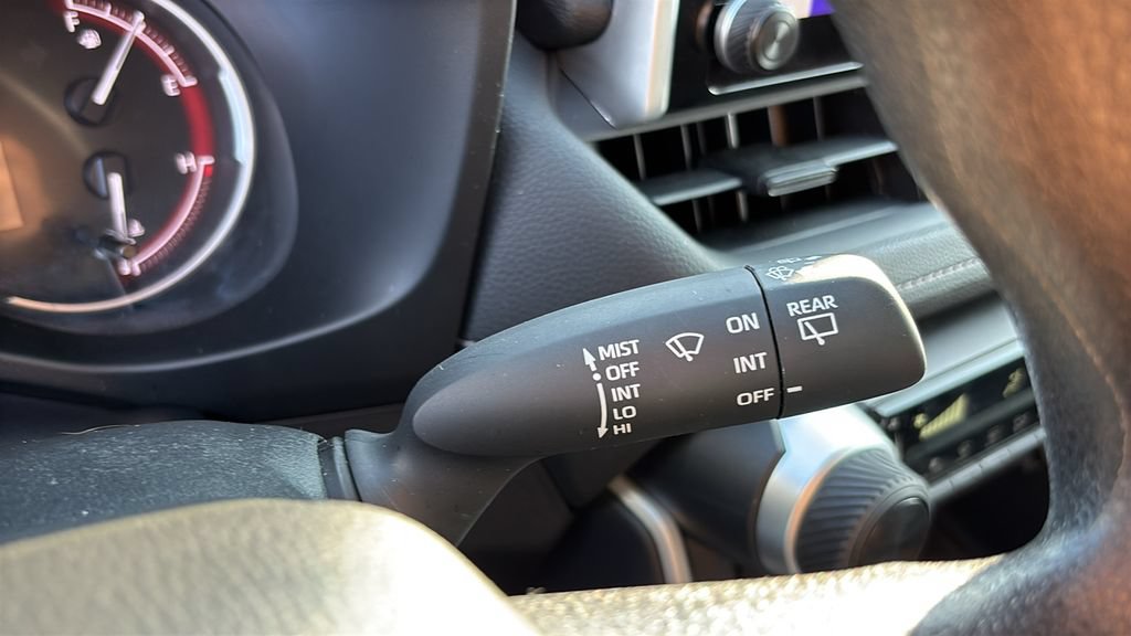 Used 2025 Toyota RAV4 LE AWD/4WD image 16