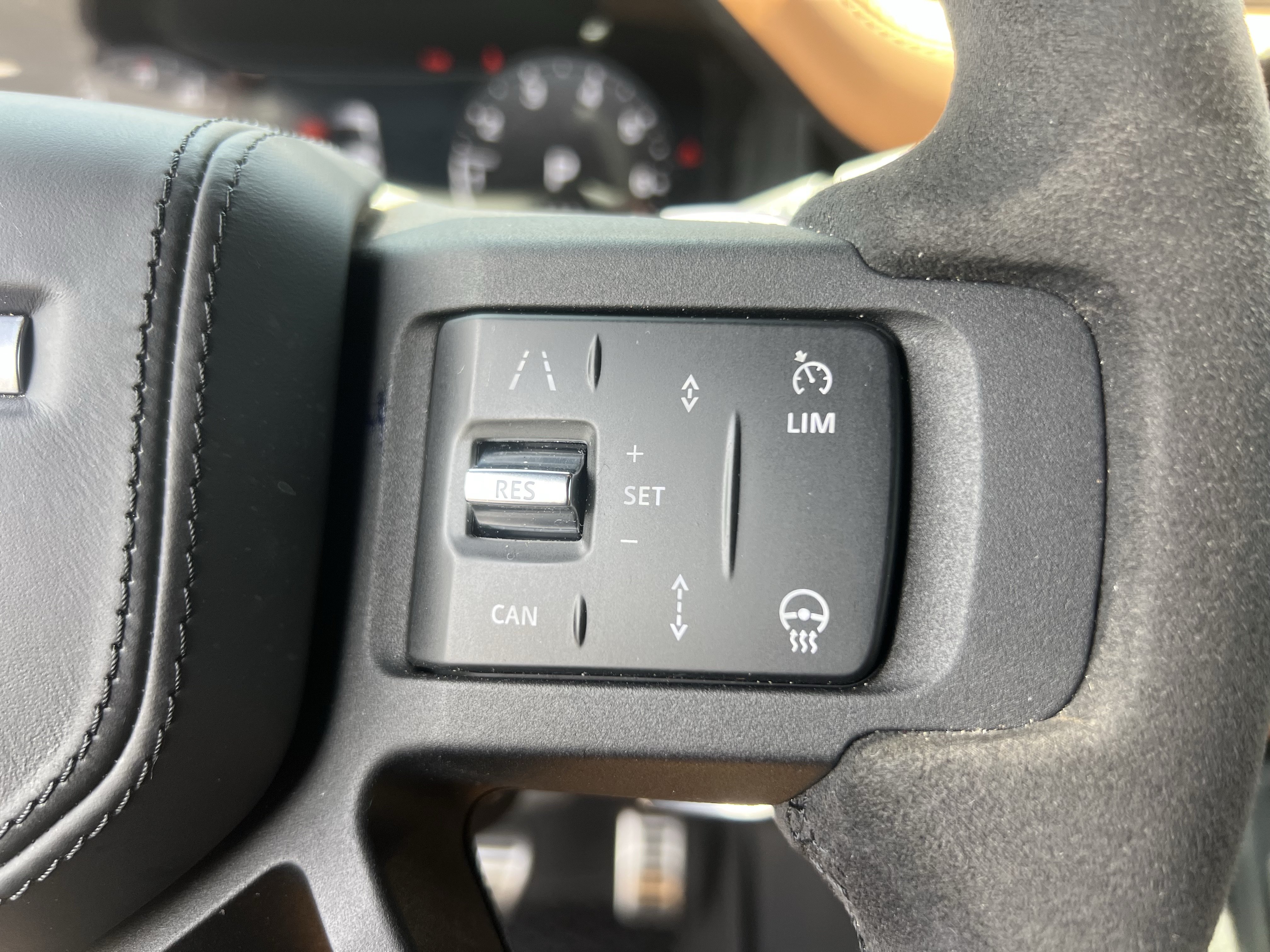 Certified 2024 Land Rover Defender 90 V8 AWD/4WD image 21