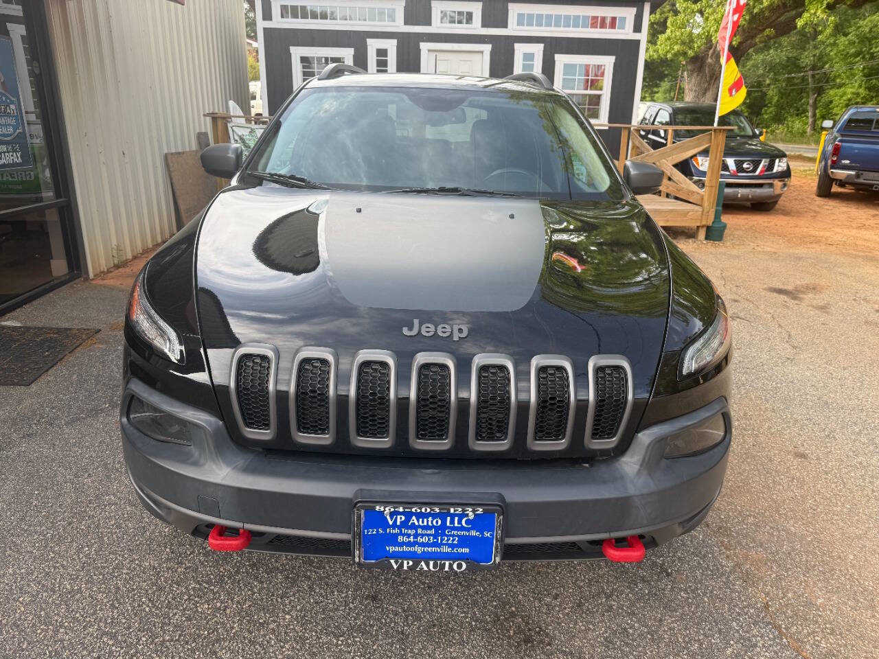 Used 2017 Jeep Cherokee Trailhawk AWD/4WD image 2