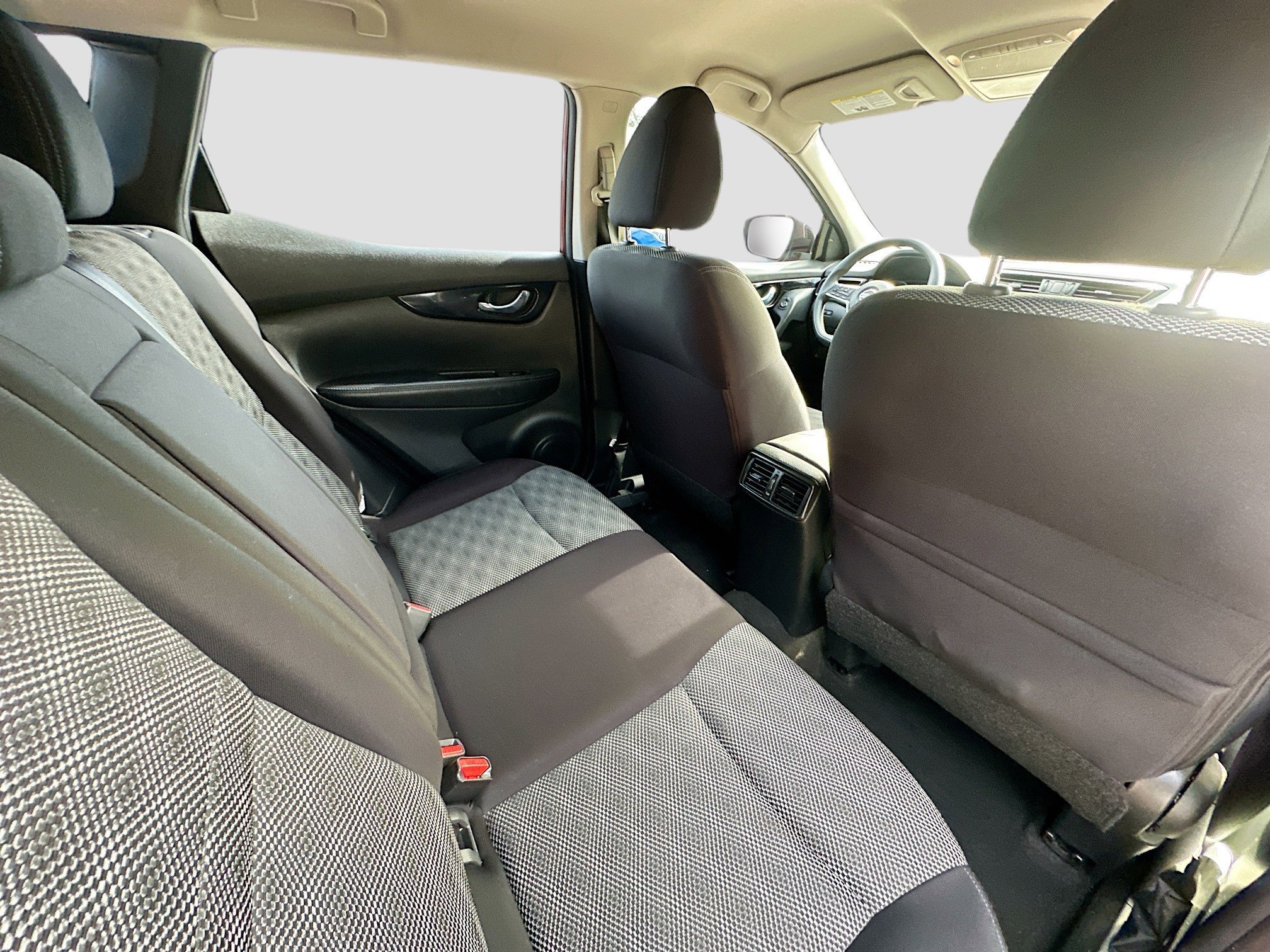 Used 2020 Nissan Rogue Sport SV image 28